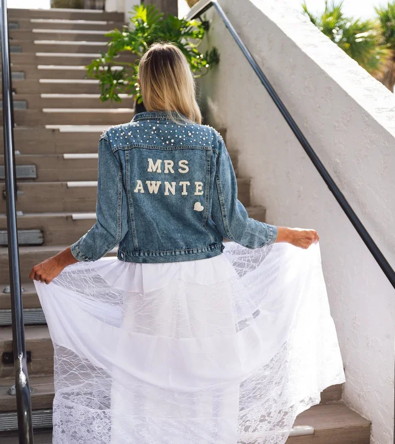 BRIDE Rhinestone Custom Bridal Denim Jacket Future Mrs Wedding Jackets Wifey Name Pearl Detailing Personalized Bridal Party Coat 240618