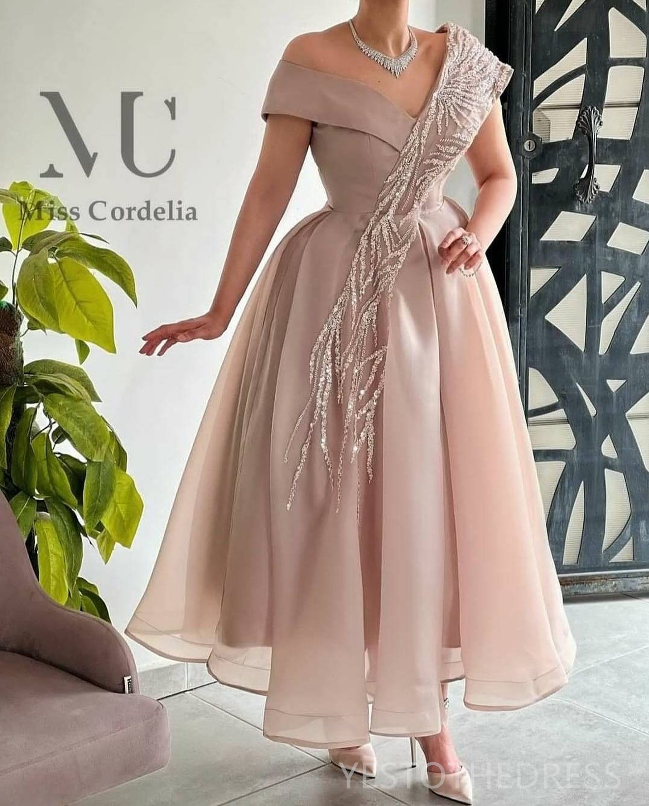 2024 Nuke Mother Of The Bride Dresses V Neck Mother's Dress Appliqued Beaded Lace Puffy Organza Ankle-Length Gowns for Groom's Mum Elegant E