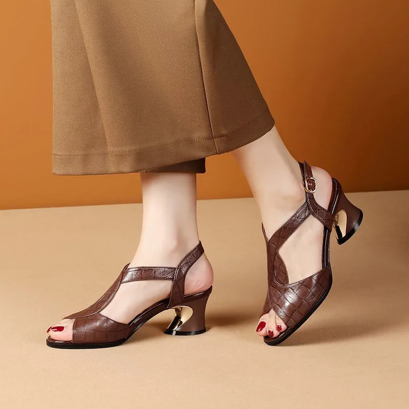 Summer Fish Mouth Breathable Sandals Hollow Thick Bottom Korean Version of A Word Button Fashion Womens Shoes 240627