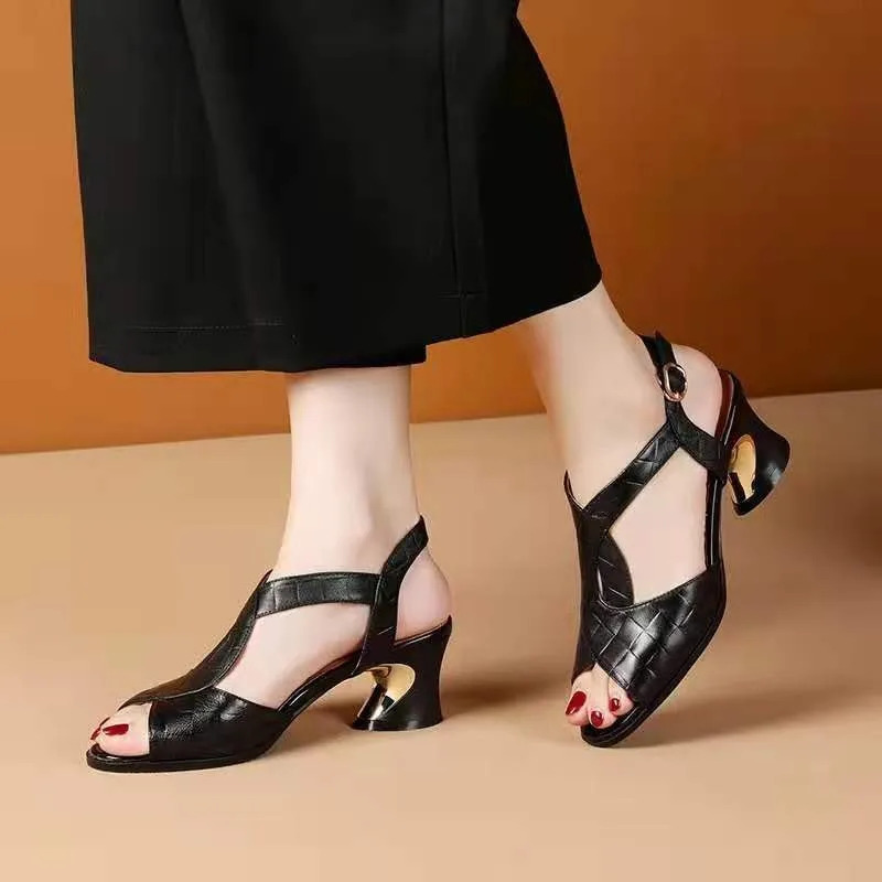 Summer Fish Mouth Breathable Sandals Hollow Thick Bottom Korean Version of A Word Button Fashion Womens Shoes 240627