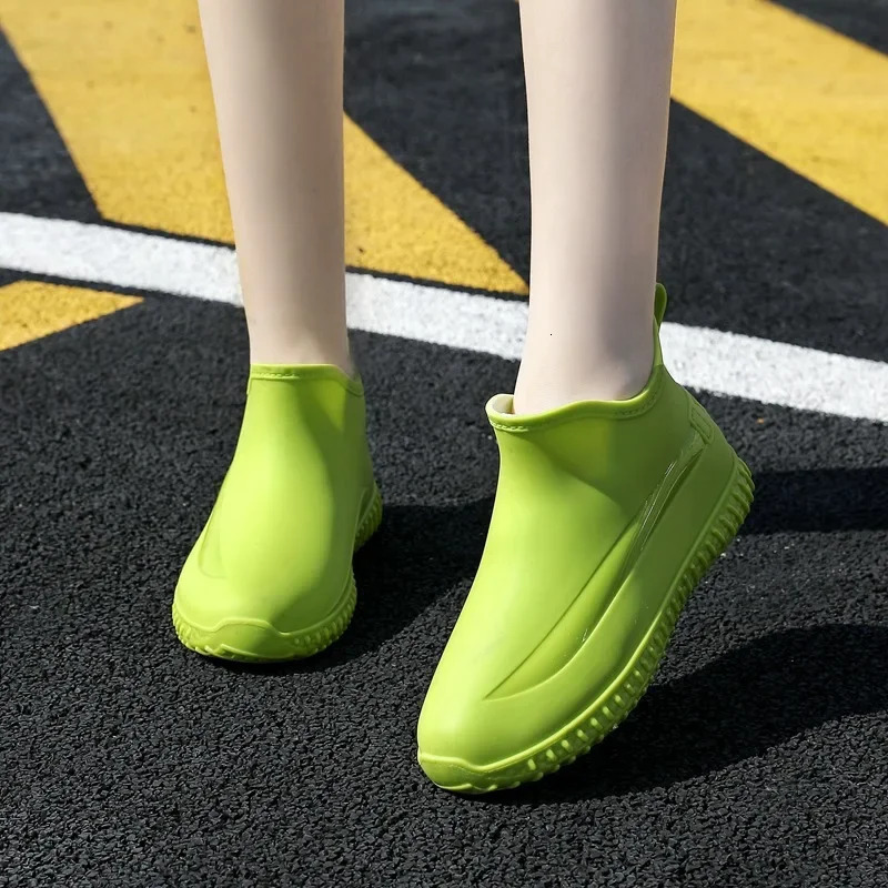 Womens Water Shoes Short Tube Flat Heel Non-slip Rubber Shoes Korean Version of Fashion Waterproof Rain Boots Kitchen Shoes 240627