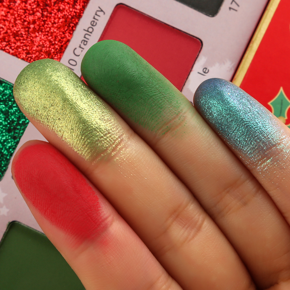 Multichrome Green Eyeshadow Palette,DE'LANCI 18 Colors Highly Pigmented Christmas Makeup Pallet,Green Grinch Eyeshadow Makeup