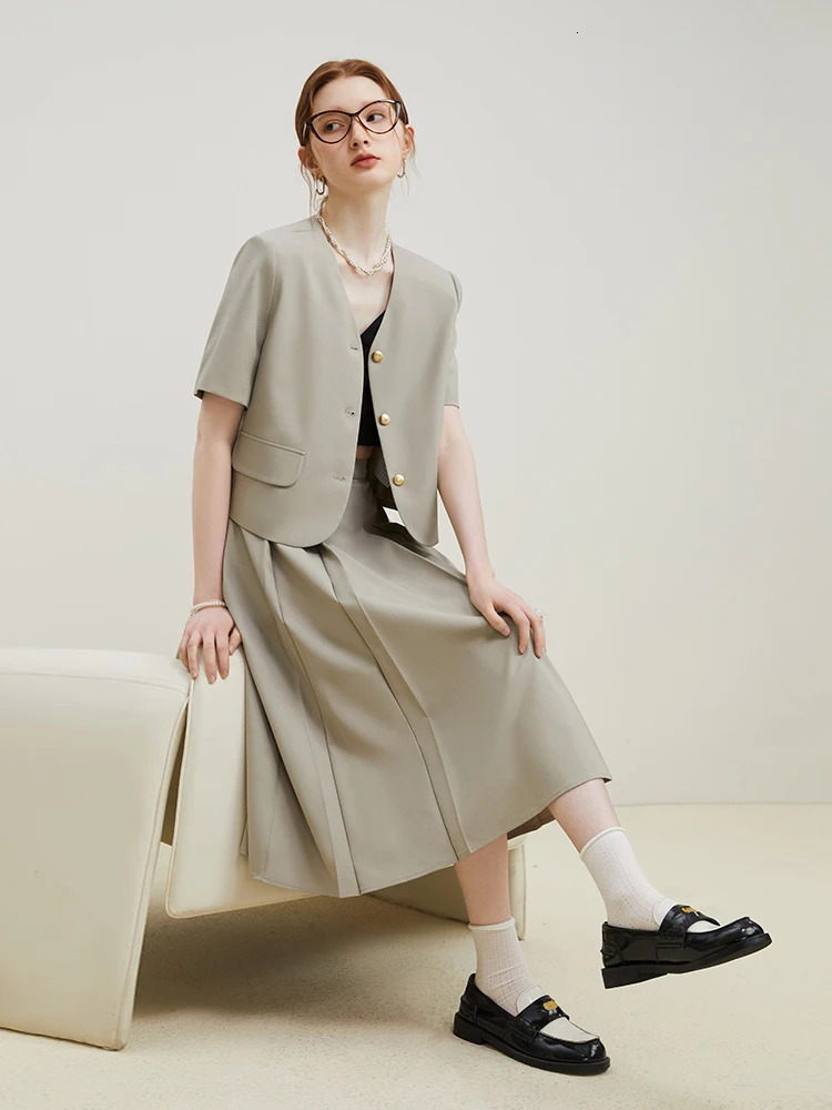 FSLE Retro Style Temperament Vneck Two Piece Suit for Female Summer Simple Short Shirts ALine Skirt Womens Sets 240627