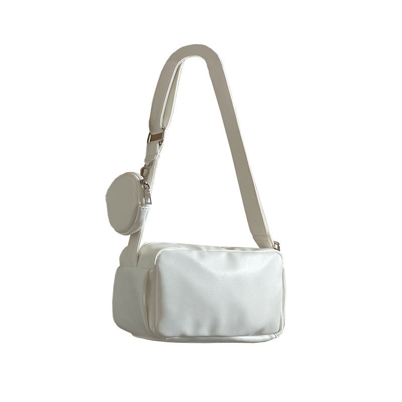 Fashionable women with a sense of luxury temperament classic retro style new niche white sports toast bag crossbody large capacity one shoulder commut
