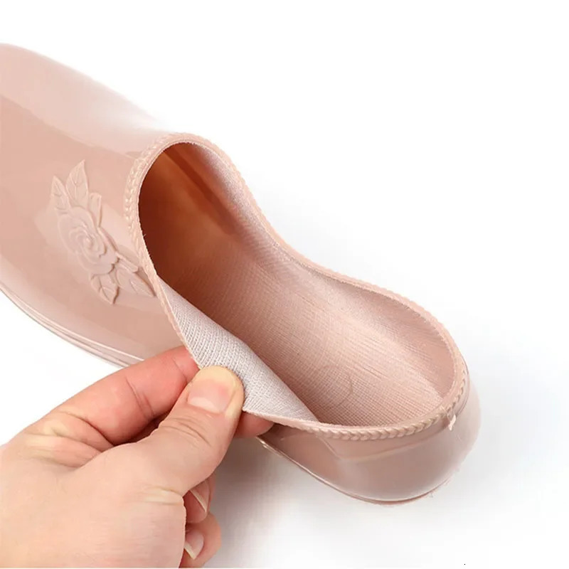 Spring and Summer Rain Shoes Female Low-top Water Boots Short Tube Kitchen Non-slip Water Shoes Shallow Mouth Rubber Shoe 240627