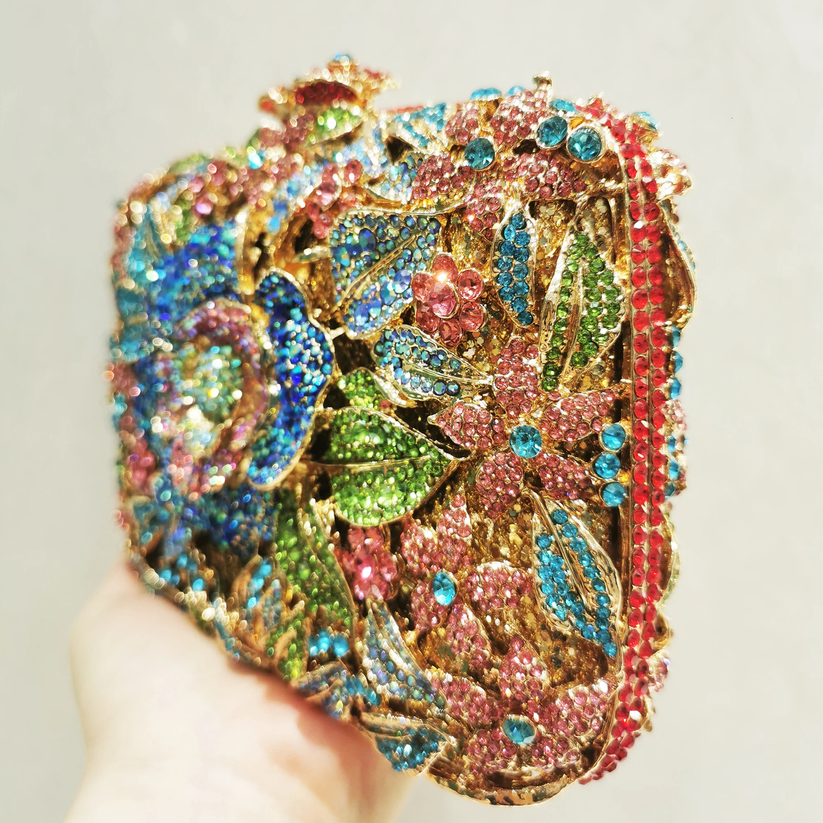 3 WHTUOHENG ral WhitePink Red Dia Wedding Women Clutch Bags Dinner Banquet Clutches Crystal Chain Evening Purses Handbags 240615 4