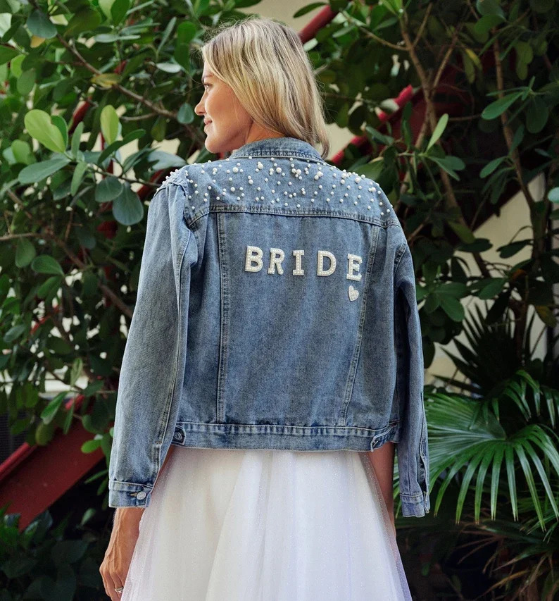 BRIDE Rhinestone Custom Bridal Denim Jacket Future Mrs Wedding Jackets Wifey Name Pearl Detailing Personalized Bridal Party Coat 240618