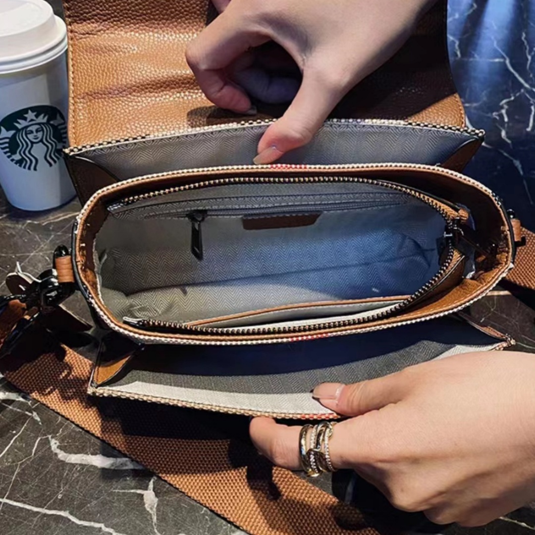 A niche design with high-end western-style leather plaid crossbody small bag for women's trendy new fashionable cowhide and internet famous small