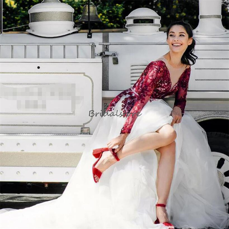 Uniques Burgundy Lace Gothic Wedding Dresses Elegant O Neck Long Sleeve Country Rustic Bride Dress Beaded Button Bohemian Bridal Dress Celtic 2024 Rob