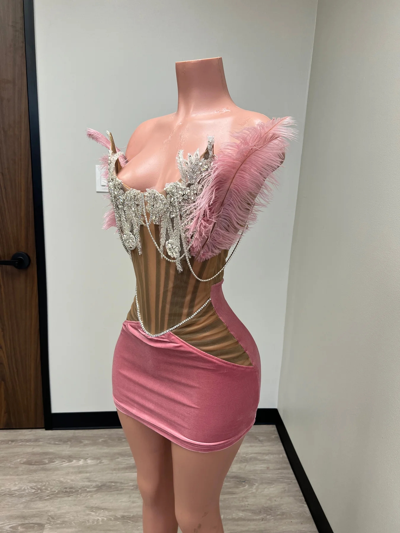 Crystals Pink Short Prom Dresses For Black Girls Feather See Through African American Cocktail Dresses Birthday Party Homecoming Gowns J021