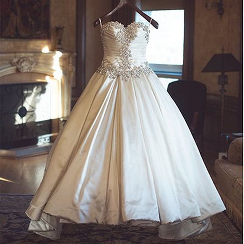 Crystals Beaded Satin Ball Gown Wedding Dresses Pleats Sweetheart Neck Sleeveless Long Elegant Bridal Gowns Lace-Up Corset Plus Size Bride Dress