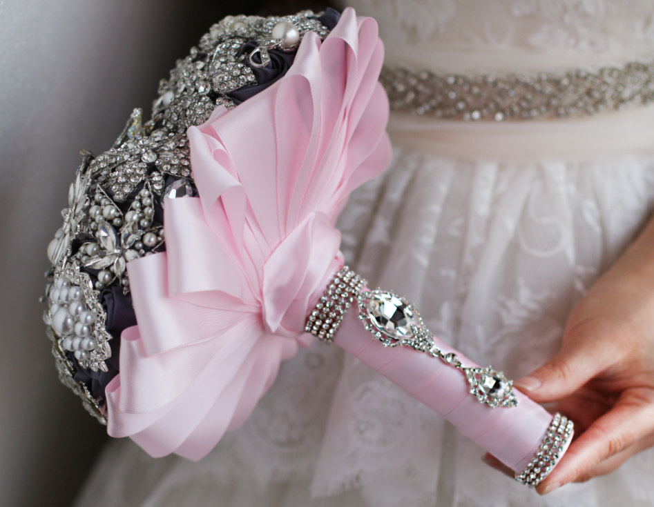 JaneVini Luxury Beaded Heart-shaped Pink Wedding Bouquets Sparkling Rhinestone Crystal Handmade Bridal Flowers Ramos De Flores