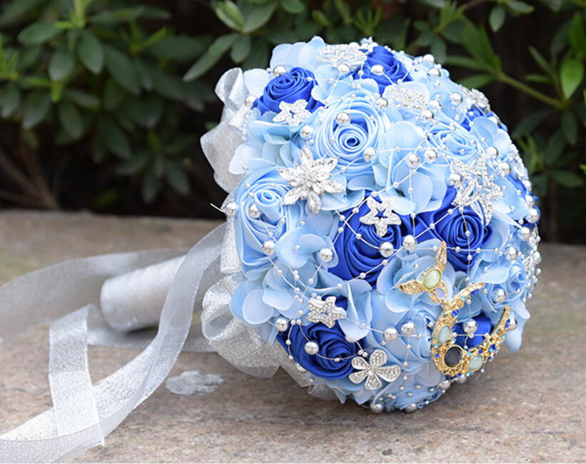 Rhinestone bride holding flowers dreamy starry blue mix and match bouquet creative crystal bridesmaid bride wedding bouquet hot