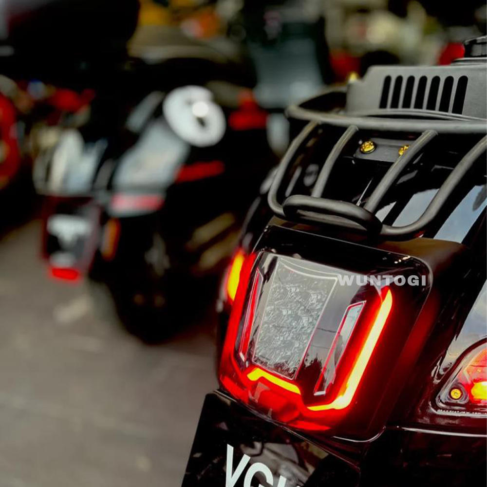 Dynamic LED Tail Light Rear Lamp Taillight For Vespa GTS300 HPE GTS 300 Supertech GTV300 GTV 300 Sei Giorni Motorcycle LED Light