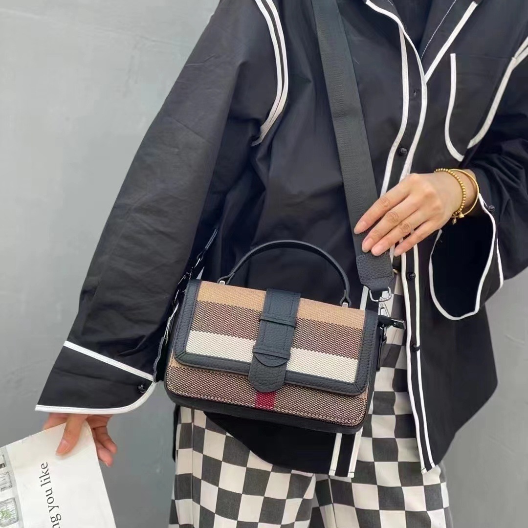 A niche design with high-end western-style leather plaid crossbody small bag for women's trendy new fashionable cowhide and internet famous small