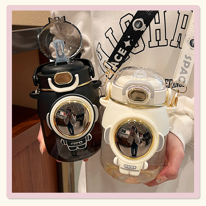 830ml Kawaii Astronaut Water Bottle For Kids Girls BPA Free Cute Plastic Coffee Milk Drinking Bottle With Straw Strap 3D Sticker
