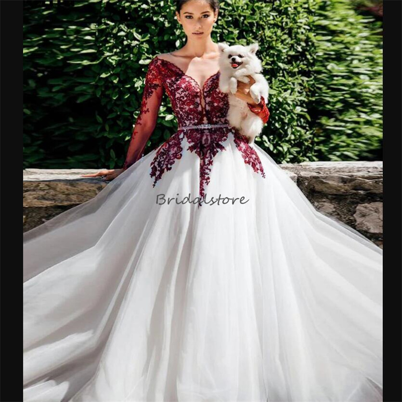 Uniques Burgundy Lace Gothic Wedding Dresses Elegant O Neck Long Sleeve Country Rustic Bride Dress Beaded Button Bohemian Bridal Dress Celtic 2024 Rob