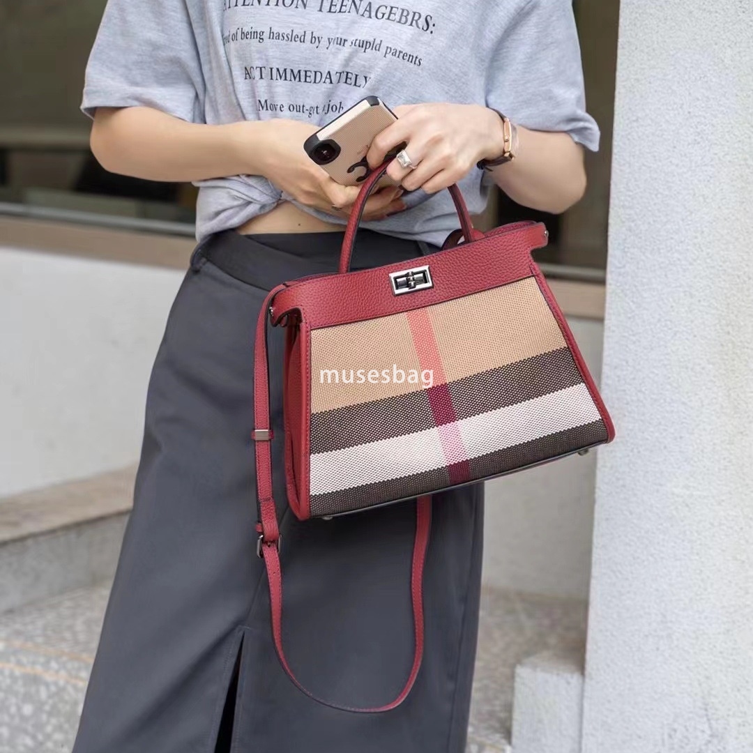 A niche design for European and American retro new styles the same leather canvas contrasting color single shoulder handbag handmade crossbody bag 15d