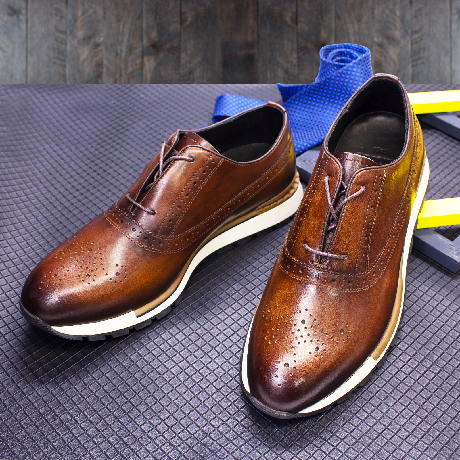 Men's casual sports leather shoes non-slip heightened comfort handmade Brogue style high-end leather shoes dating party shoes