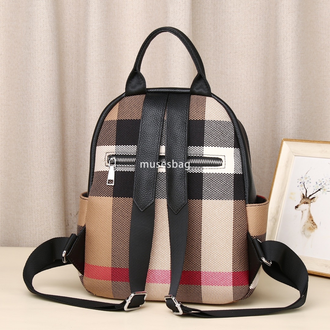 A niche design European and American retro leather canvas backpack women's new daily travel backpack commuting essential crossbody bag handbag