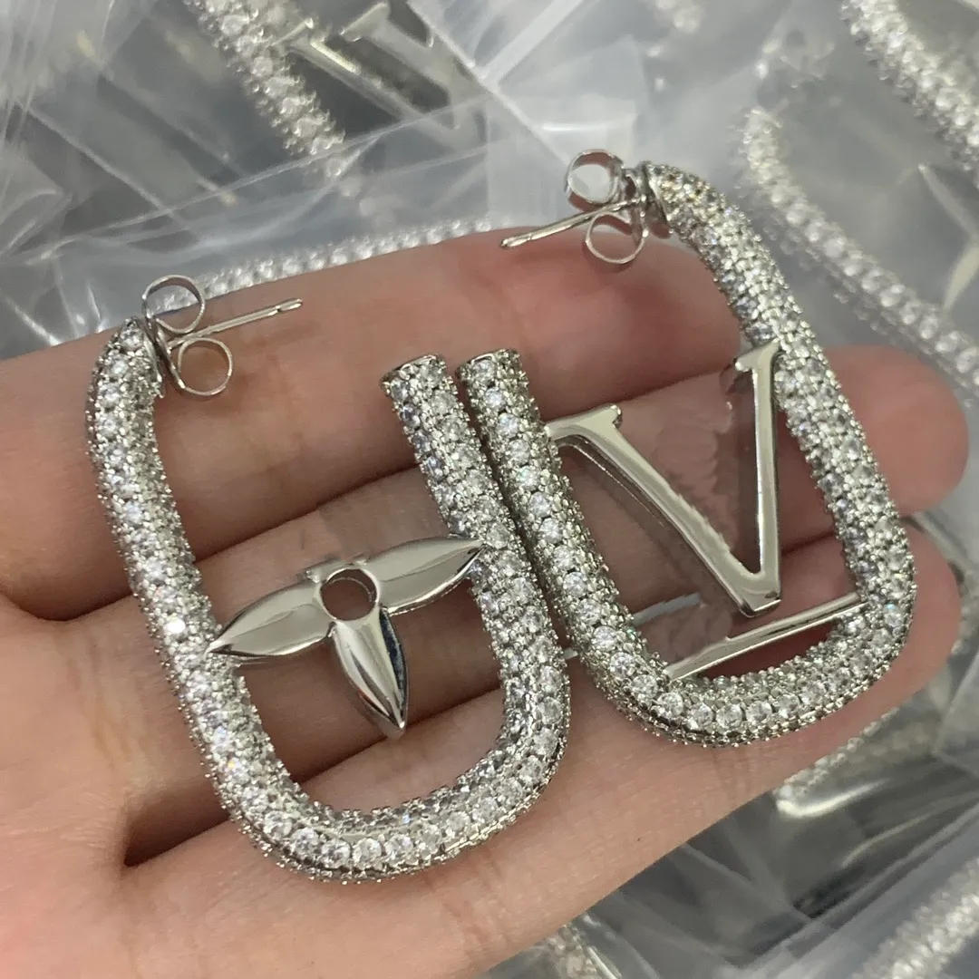 New luxury designer, high-end, atmospheric, fashionable and charming girl earrings captivate all handsome guys with jewelry accessories-123