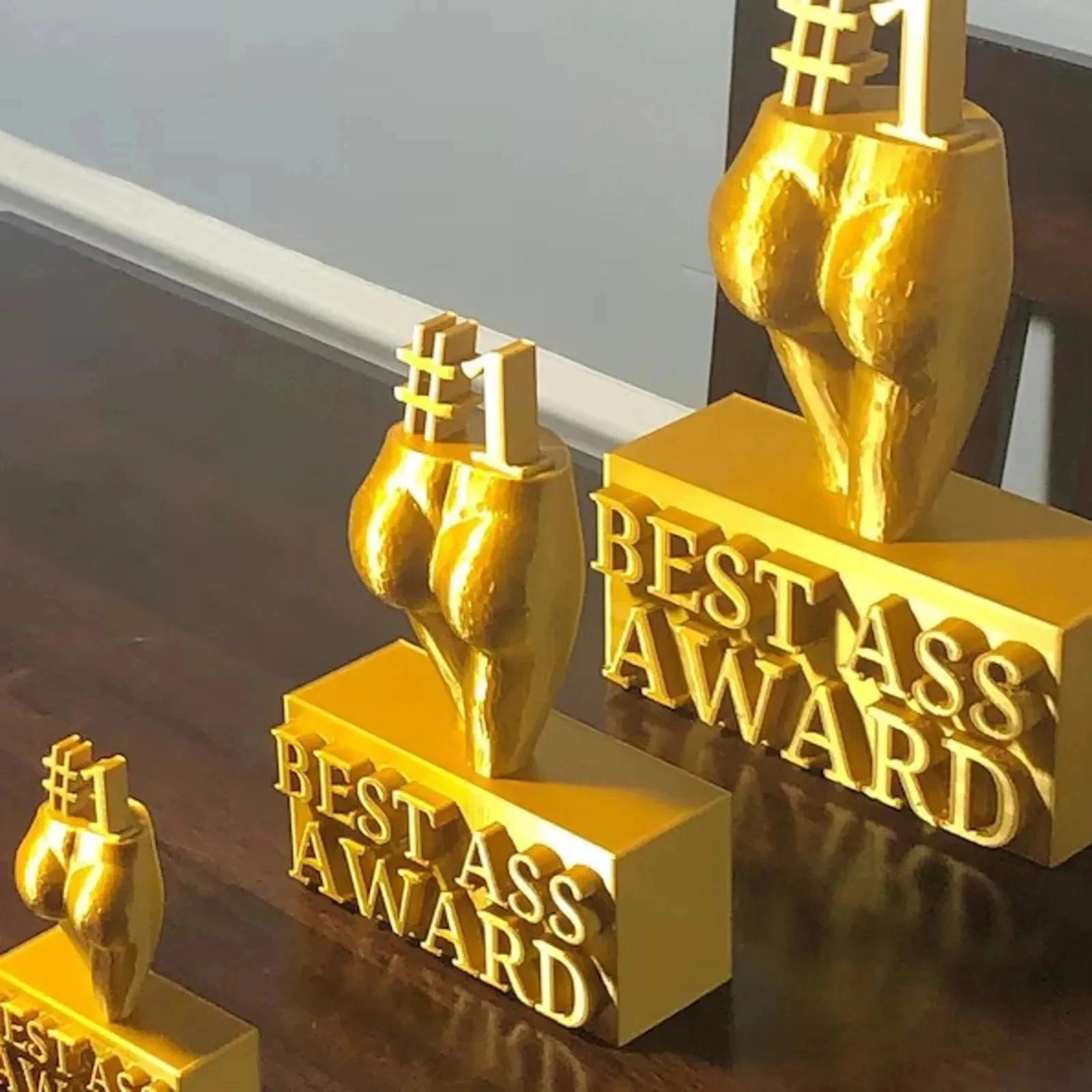 Golden Win Cup Statuette Award Statue Ass Boobs Gold Ornament Trophy Funny Creativity Resin Home Decorations Gifts 240624