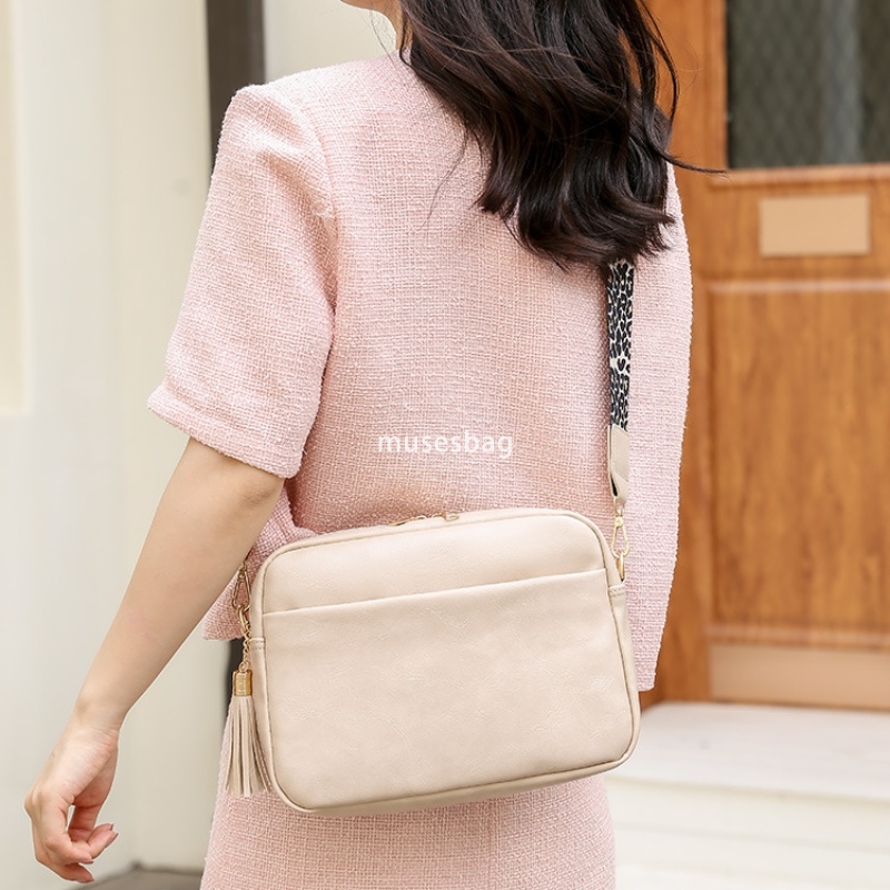 Fashionable women's designer candy colored casual lightweight large capacity shoulder bag new single shoulder crossbody bag classic retro trendy 