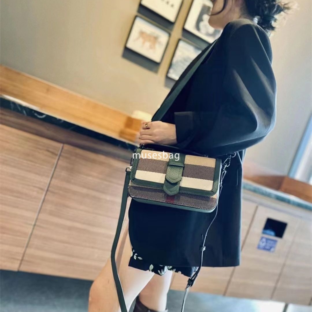 A niche design with high-end western-style leather plaid crossbody small bag for women's trendy new fashionable cowhide and internet famous small