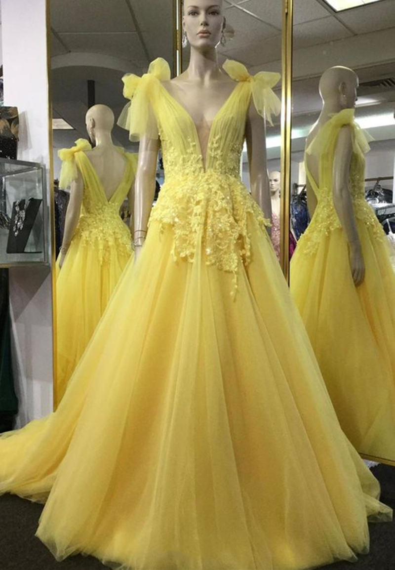 Backless Bow Straps A-Line Yellow Evening Dresses Lace Appliques Beaded Long Tulle Prom Dress Court Train Sweety Celebrity Special Occasion Gown For L
