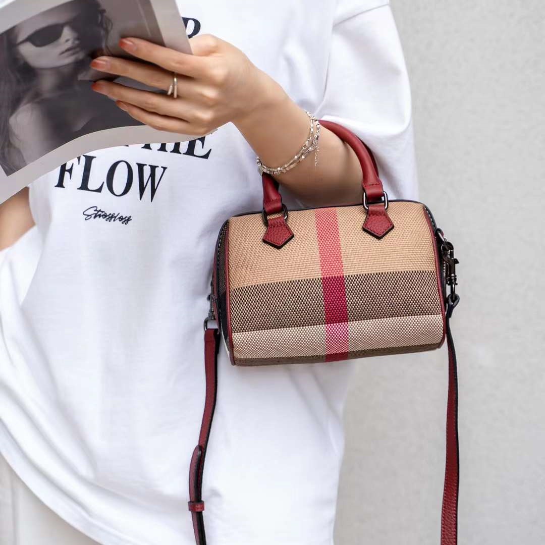 European and American retro niche design pillow plaid new top layer classic bucket large capacity handheld crossbody mobile phone bag for women 0552 4