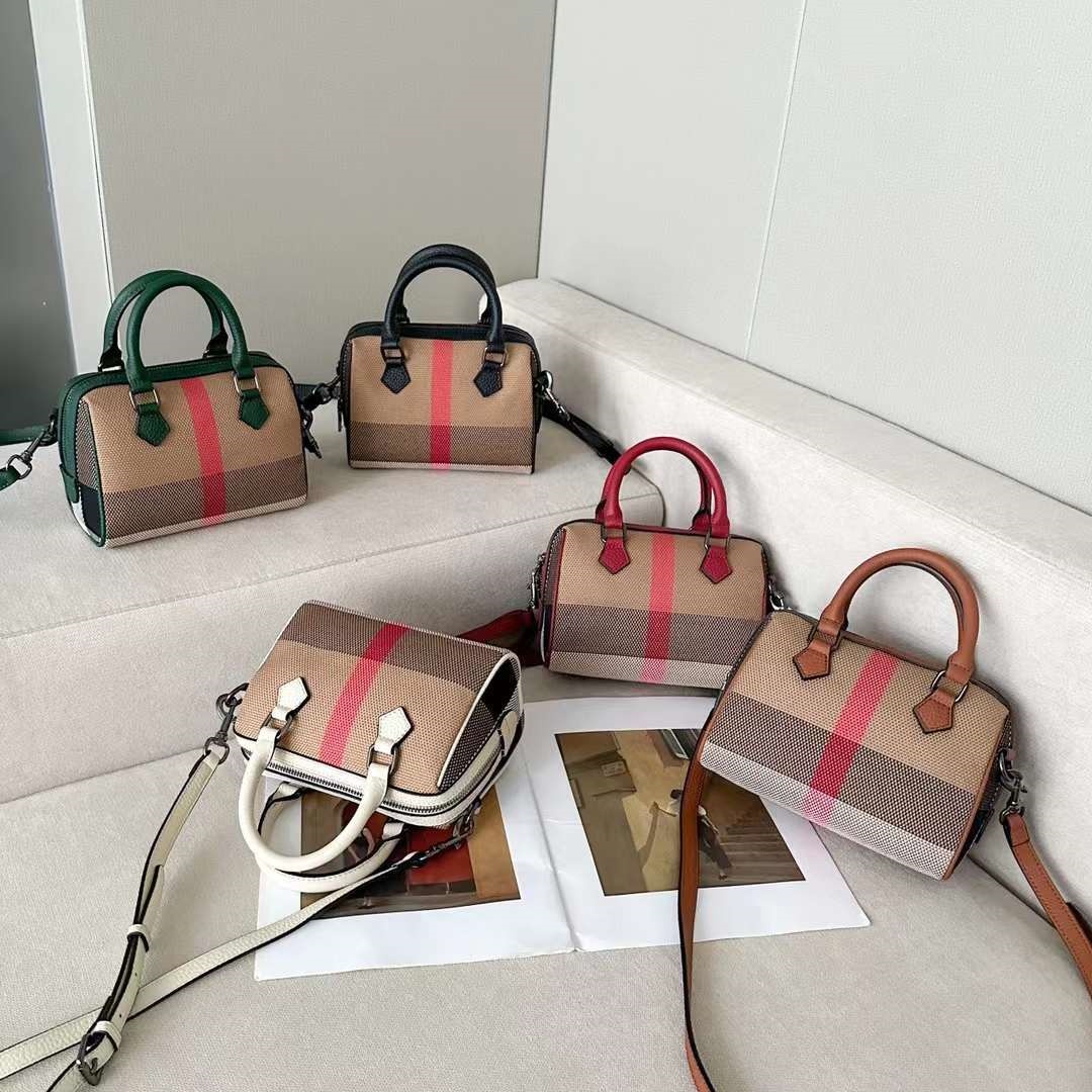 European and American retro niche design pillow plaid new top layer classic bucket large capacity handheld crossbody mobile phone bag for women 0552 4