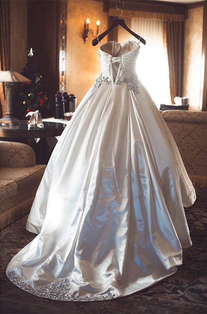 Crystals Beaded Satin Ball Gown Wedding Dresses Pleats Sweetheart Neck Sleeveless Long Elegant Bridal Gowns Lace-Up Corset Plus Size Bride Dress