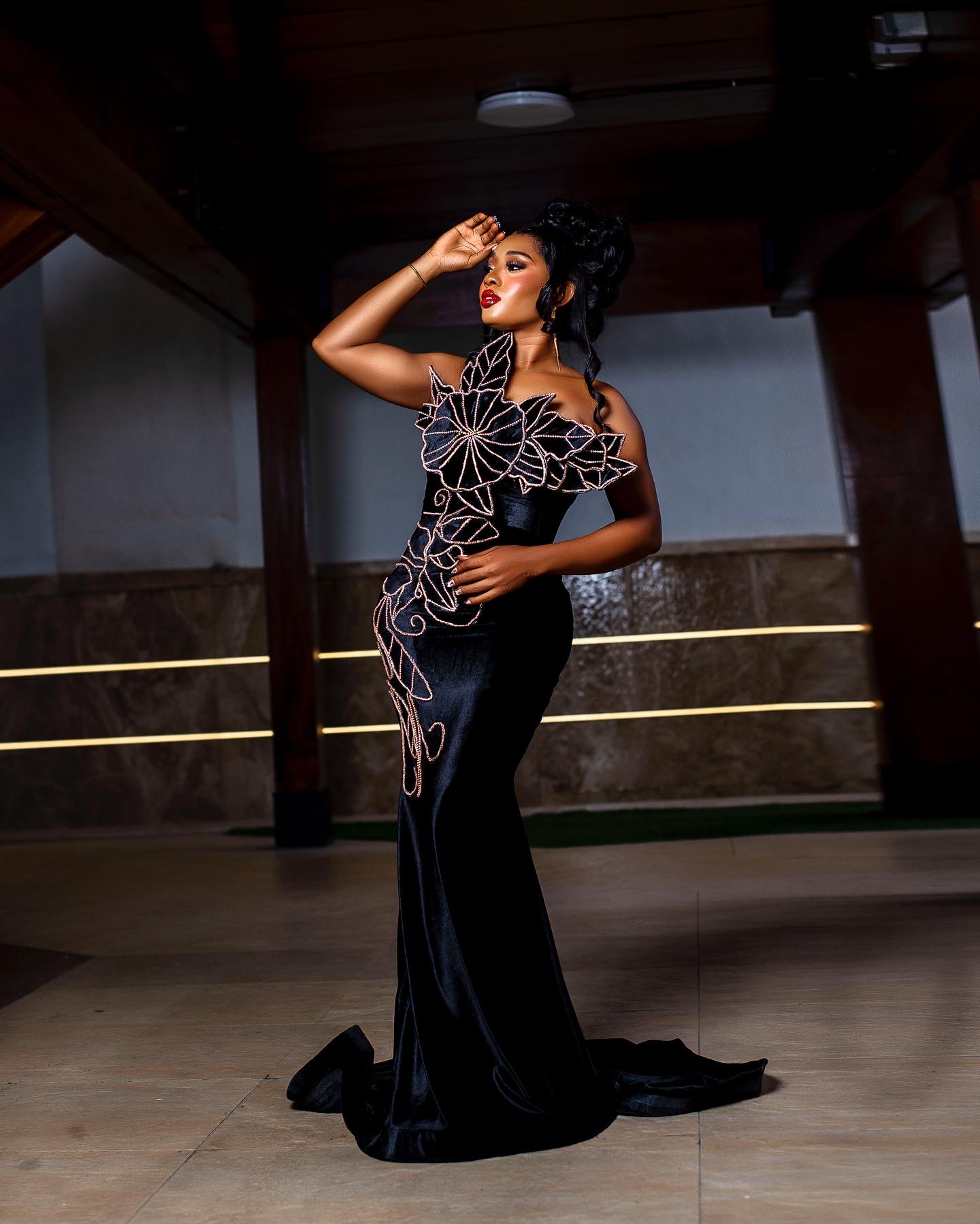 2024 Plus Size Black Mermaid Prom Dresses For Special Occasion Florals Velvet Evening Formal Party Second Reception Birthday Engagement Gowns Dress ZJ