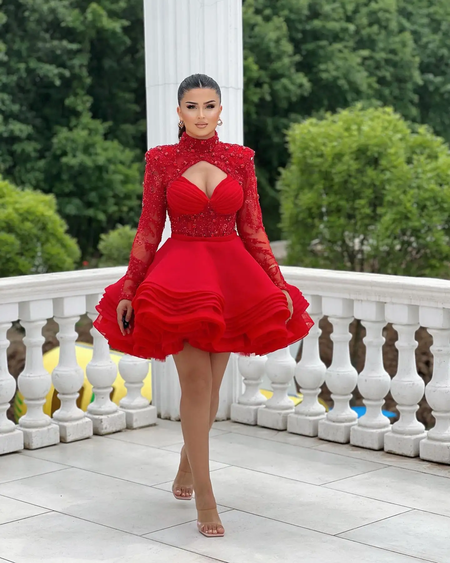 Red Short Tiered Ruffles Prom Dresses High Neck Long Sleeves Crystals Beaded Appliques Pluffy Ball Gown Cocktail Party Dress Evening Special Occasion 