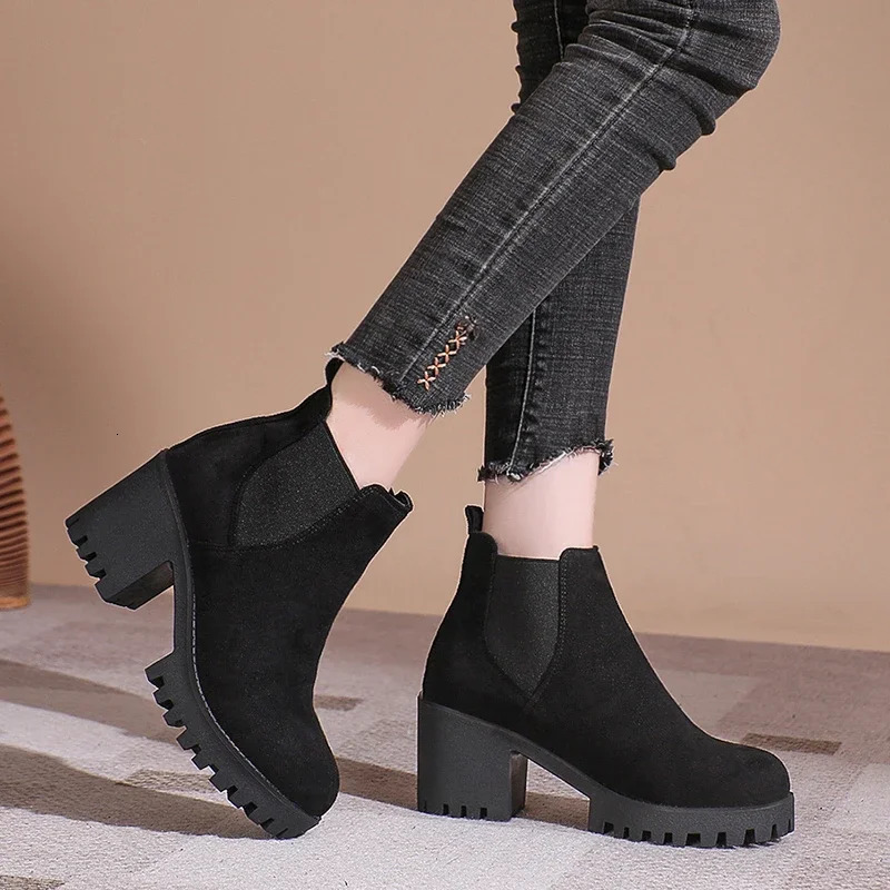 Winter Casual and Comfortable Black Sexy Elegant Warm Thick Bottom Round Toe Square Heel Short Boots for Women 250228