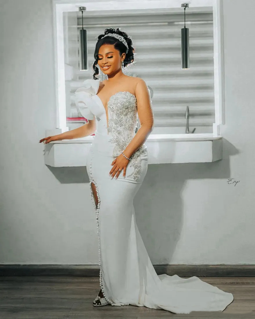 Illusion One Shoulder Mermaid Wedding Dresses for Bride Sheer Neck Long Sleeves Side Split Crystals Beaded Modern Wedding Gowns African Nigeria Recept