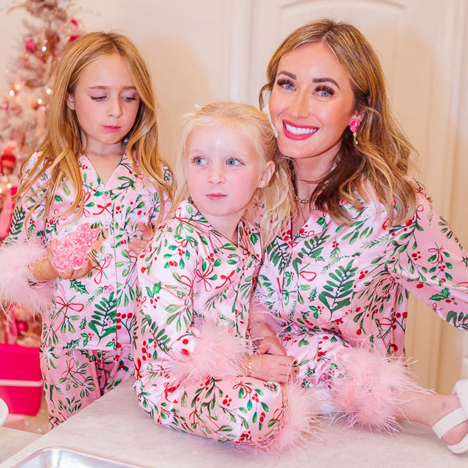 Hirigin Mommy and Me Christmas Pajamas Set Feather Trim Long Sleeve Button Down Matching Xmas Sleepwear for Mother Daughter 240619