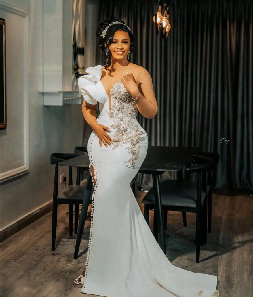 Illusion One Shoulder Mermaid Wedding Dresses for Bride Sheer Neck Long Sleeves Side Split Crystals Beaded Modern Wedding Gowns African Nigeria Recept
