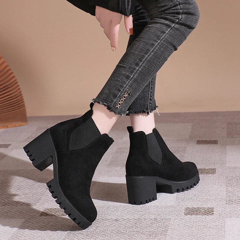 Winter Casual and Comfortable Black Sexy Elegant Warm Thick Bottom Round Toe Square Heel Short Boots for Women 250228