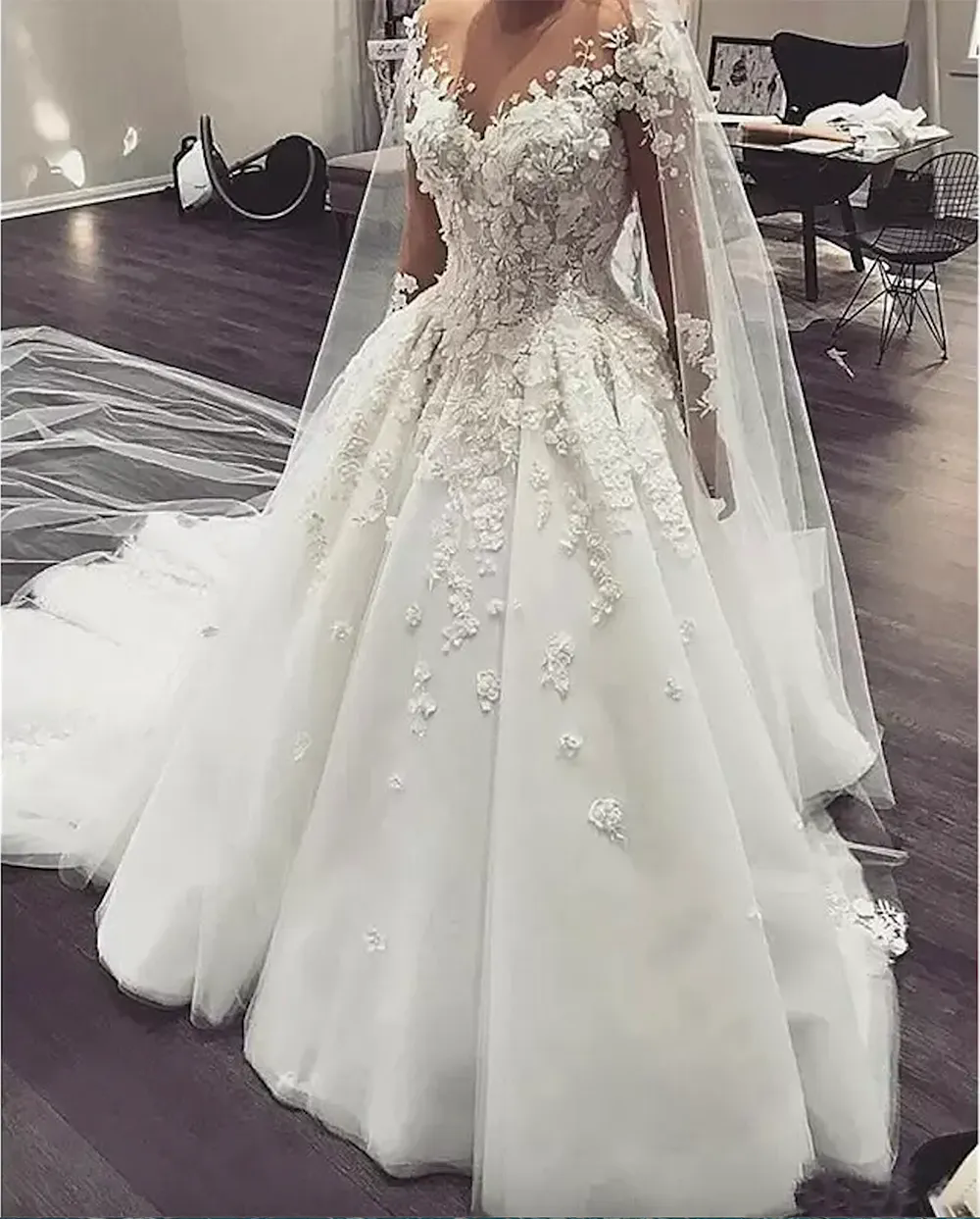 Long Sleeves Wedding Dresses Bridal Gown A Line Beaded Crystals Jewel Sheer Neck 3D Floral Applique Lace Tulle Sweep Train Beach Country vestidos de n