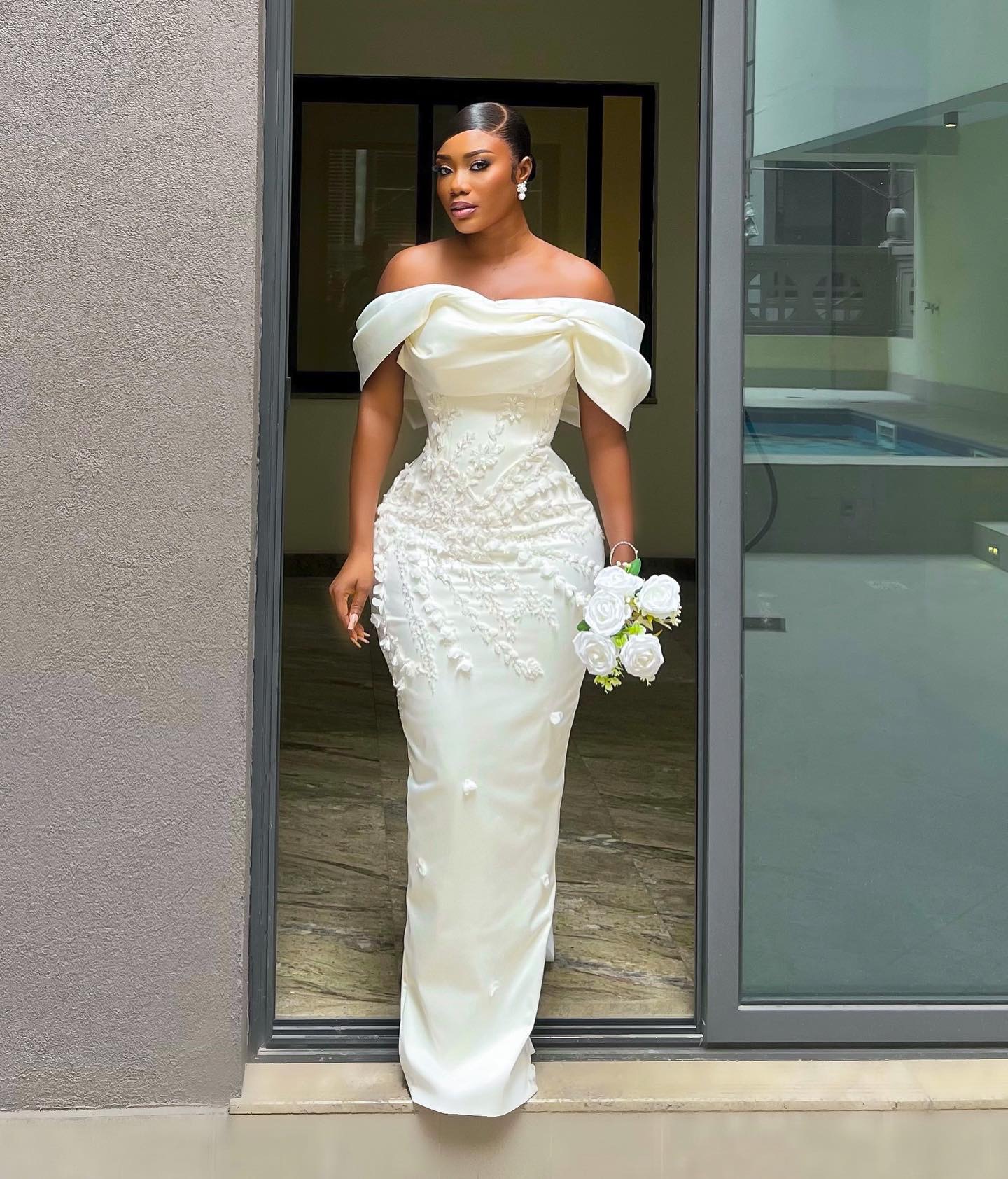 2024 Arabic Aso Ebi Plus Size Ivory Sheath Beach Wedding Dresses Lace Beaded Detachable Train Vintage Bridal Gowns Dress ZJ026