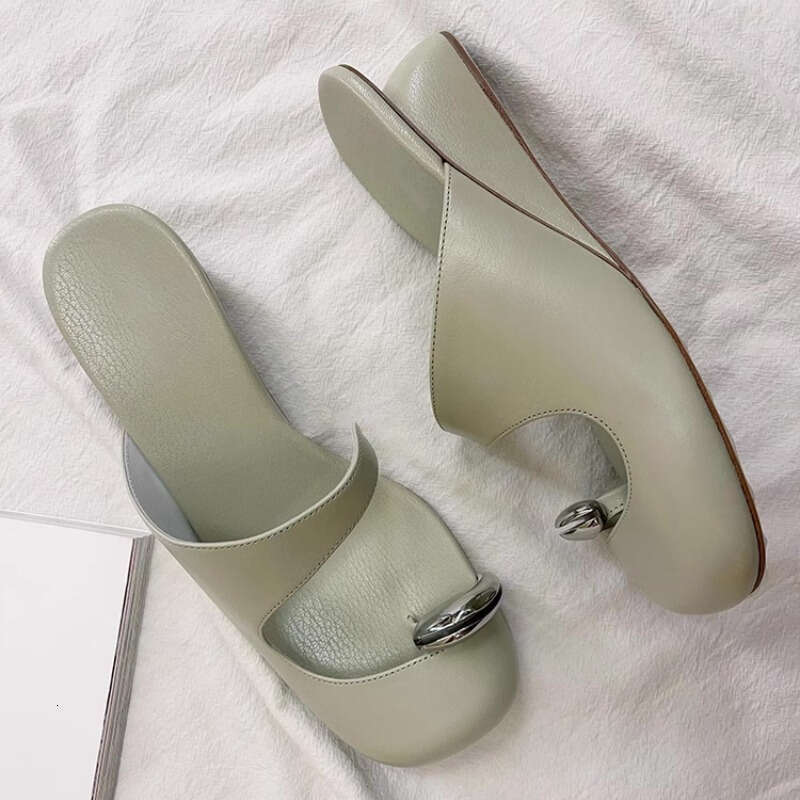 2024 Ring 6Cm Slope Heel Leather Round Sandals Fashion Metal Clip Toe Casual Ballet Shoes 35-39 Hollow Summer Slippers