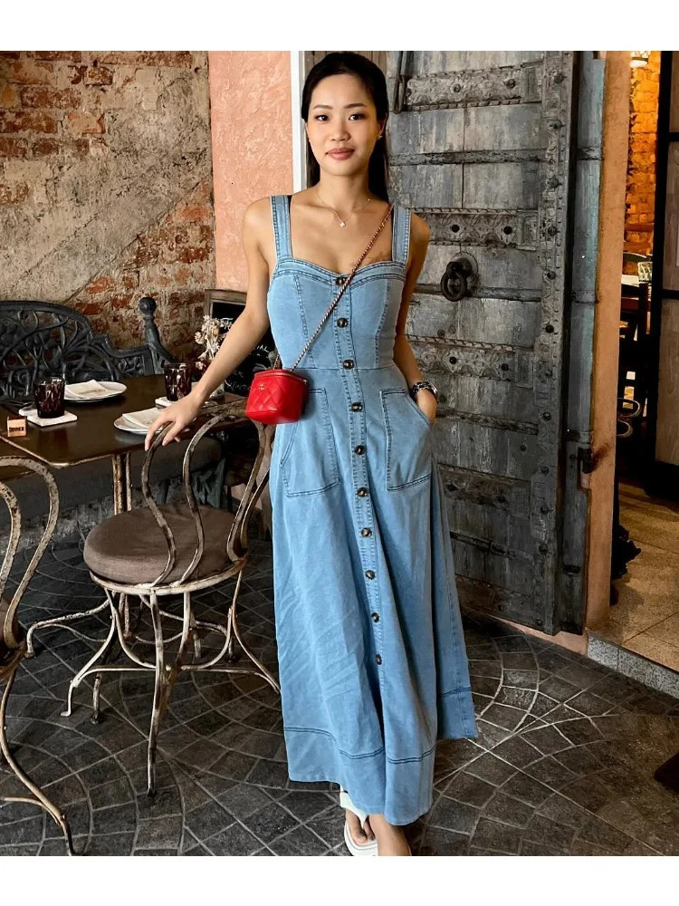 Denim Dress Women Summer Retro Casual All-match Dresses Female Single Button Elegant Casual A-Line Split Hem Dress 240629