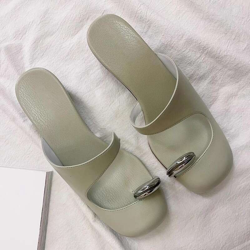 2024 Ring 6Cm Slope Heel Leather Round Sandals Fashion Metal Clip Toe Casual Ballet Shoes 35-39 Hollow Summer Slippers