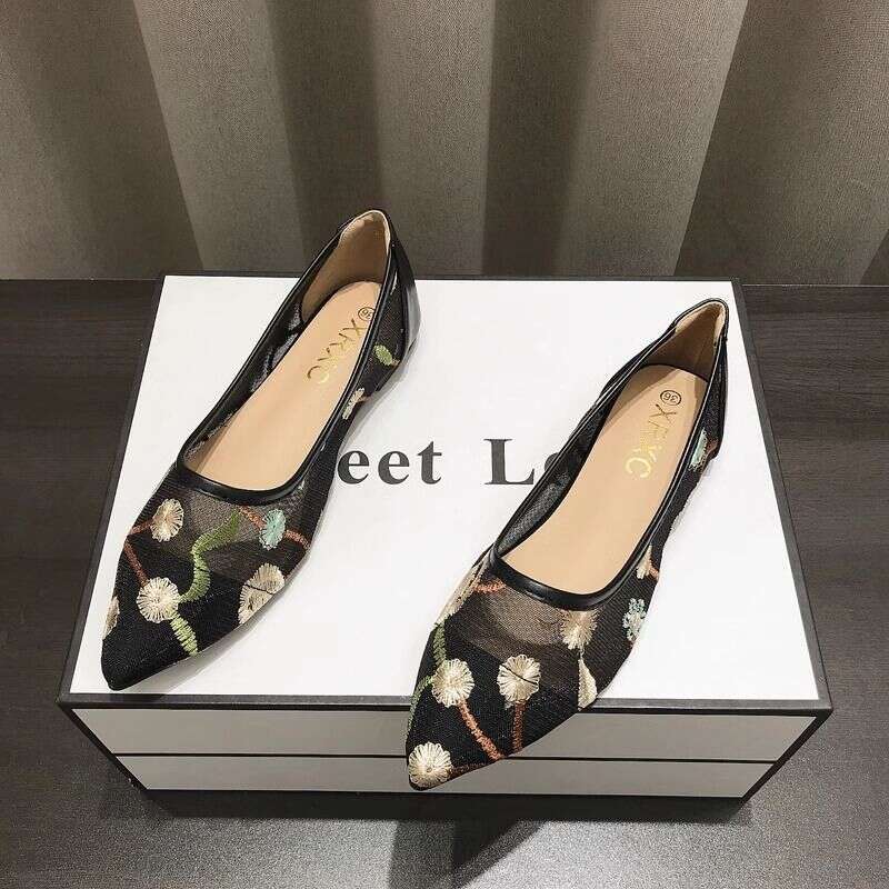 2024 Summer New Mesh Breathable Single Shoe Embroidery Flower Sandals Fashion Elegant Pointed Shallow Mouth Women's Flat Shoes