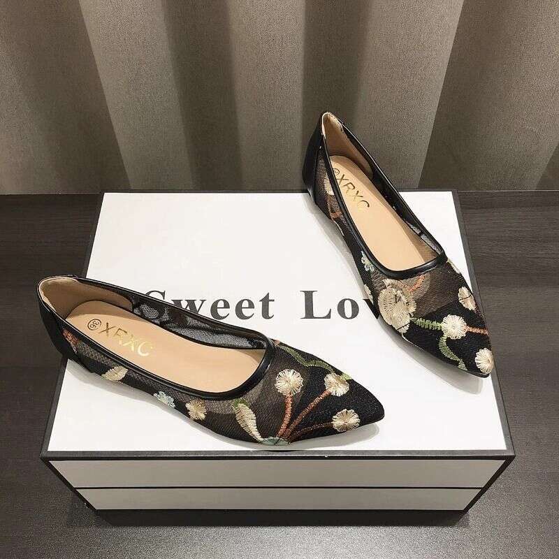 2024 Summer New Mesh Breathable Single Shoe Embroidery Flower Sandals Fashion Elegant Pointed Shallow Mouth Women's Flat Shoes