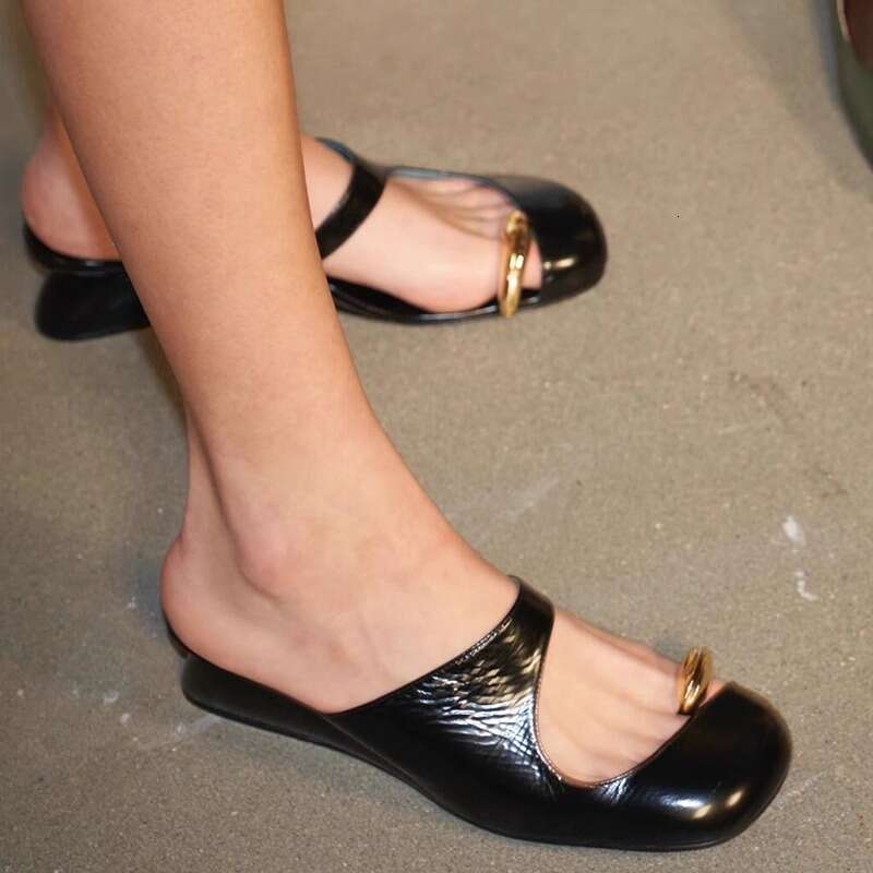 2024 Ring 6Cm Slope Heel Leather Round Sandals Fashion Metal Clip Toe Casual Ballet Shoes 35-39 Hollow Summer Slippers