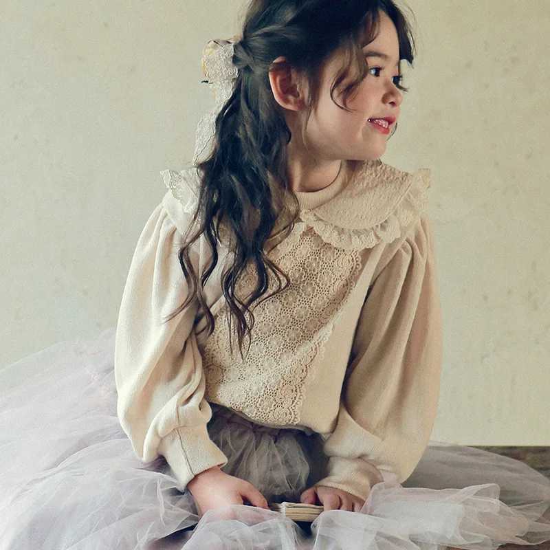 Hoodies Sweatshirts 2023 Autumn New Strawberry Shan Korean Childrens Girl Fashionable Polo Neck with Lace Edge Loose Short Sweater WX6.4