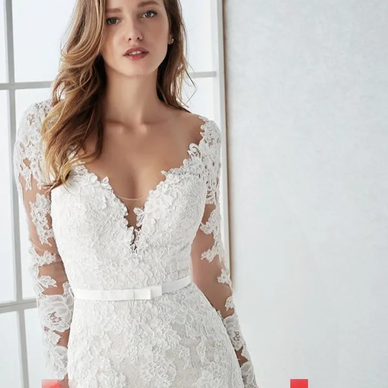 Sexy V-Neck Lace Appliqued Trumpet Mermaid Wedding Dresses Long Sleeves Plus Size Women Boho Garden Bridal Gowns Illustion Buttons Back Robes De Marie