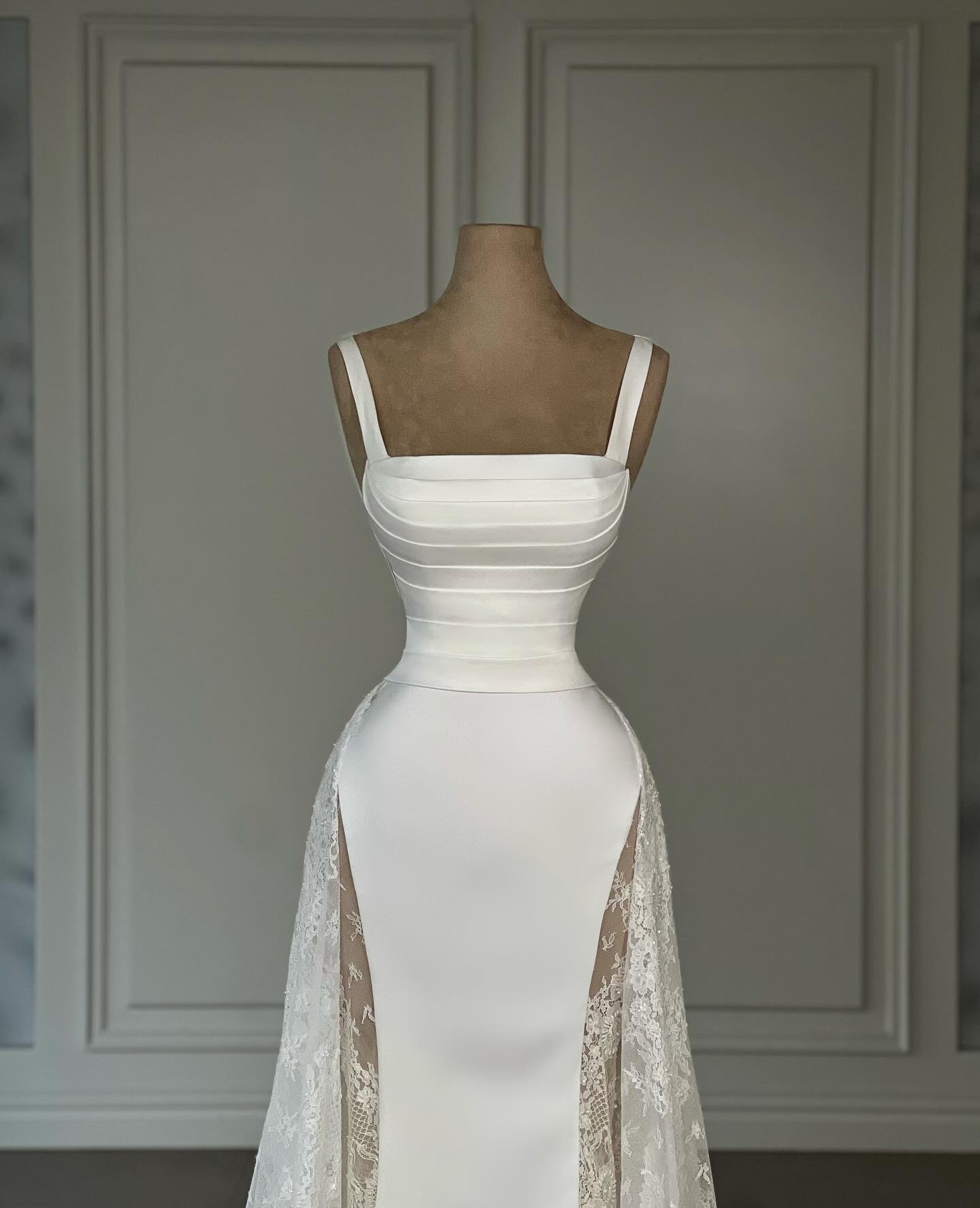 Gorgeous lace satin mermaid dresses bridal gowns overskirts straps pleats bodice wedding dress plus size backless vestidos de novia